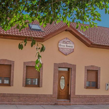 Orosháza Oros House Apartmanhaz מראה חיצוני תמונה