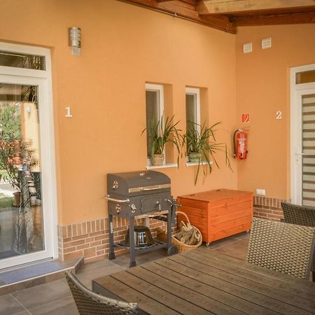 Orosháza Oros House Apartmanhaz מראה חיצוני תמונה