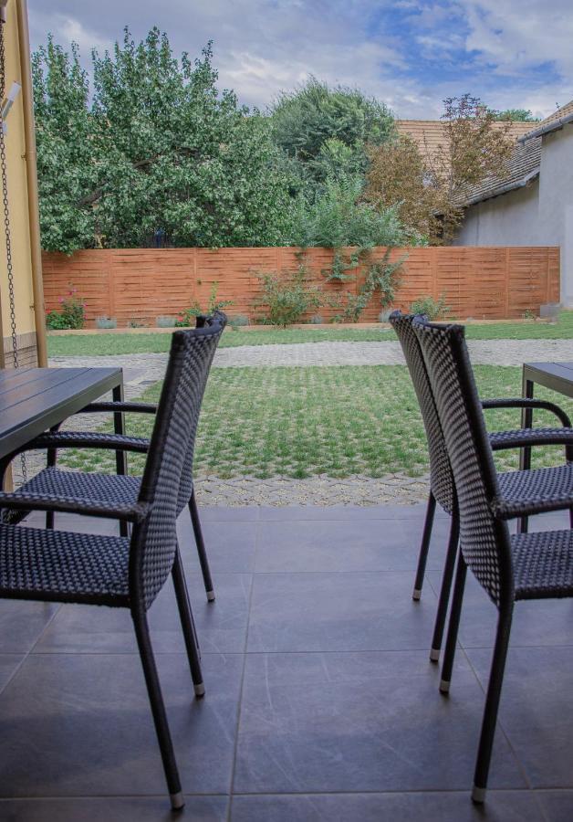Orosháza Oros House Apartmanhaz מראה חיצוני תמונה
