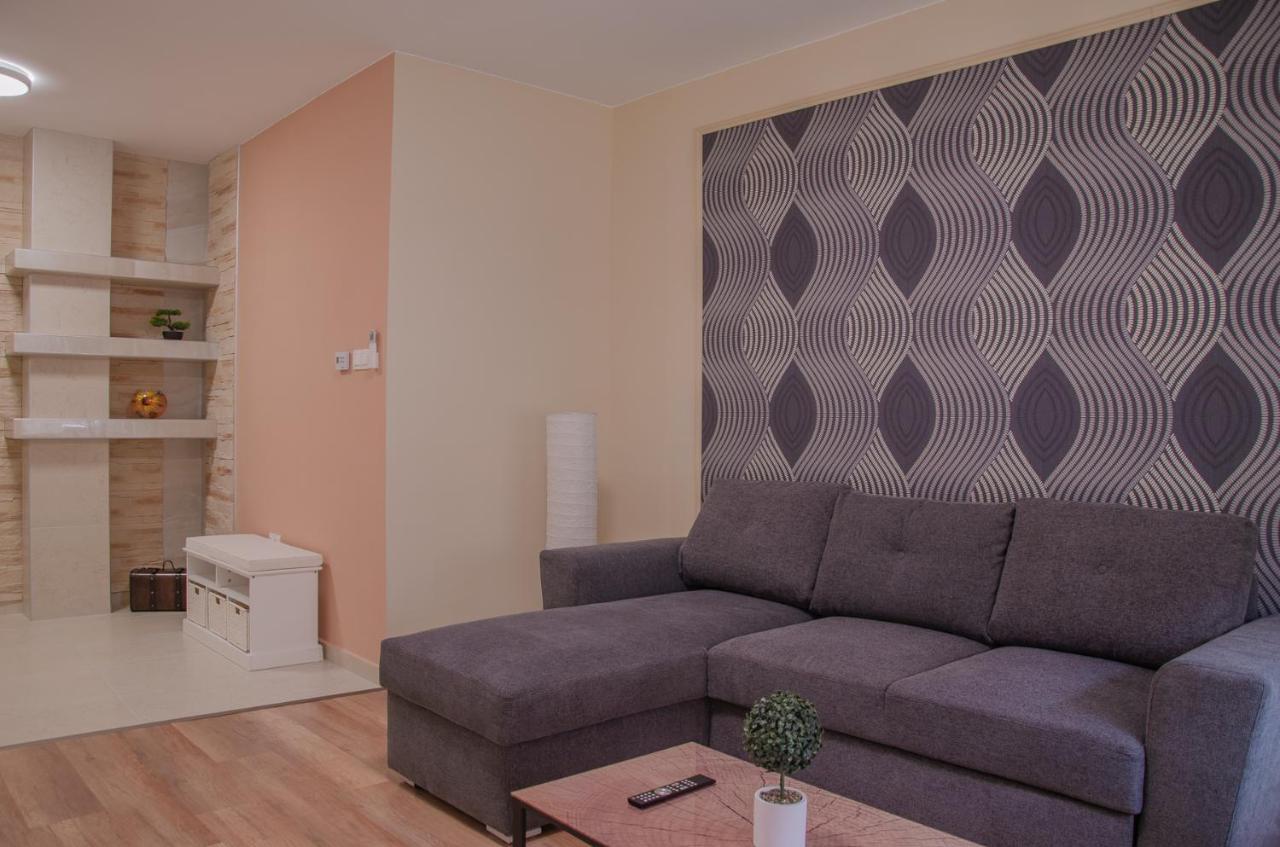 Orosháza Oros House Apartmanhaz מראה חיצוני תמונה
