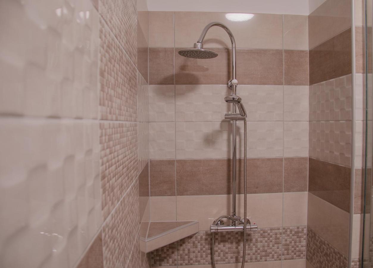 Orosháza Oros House Apartmanhaz מראה חיצוני תמונה