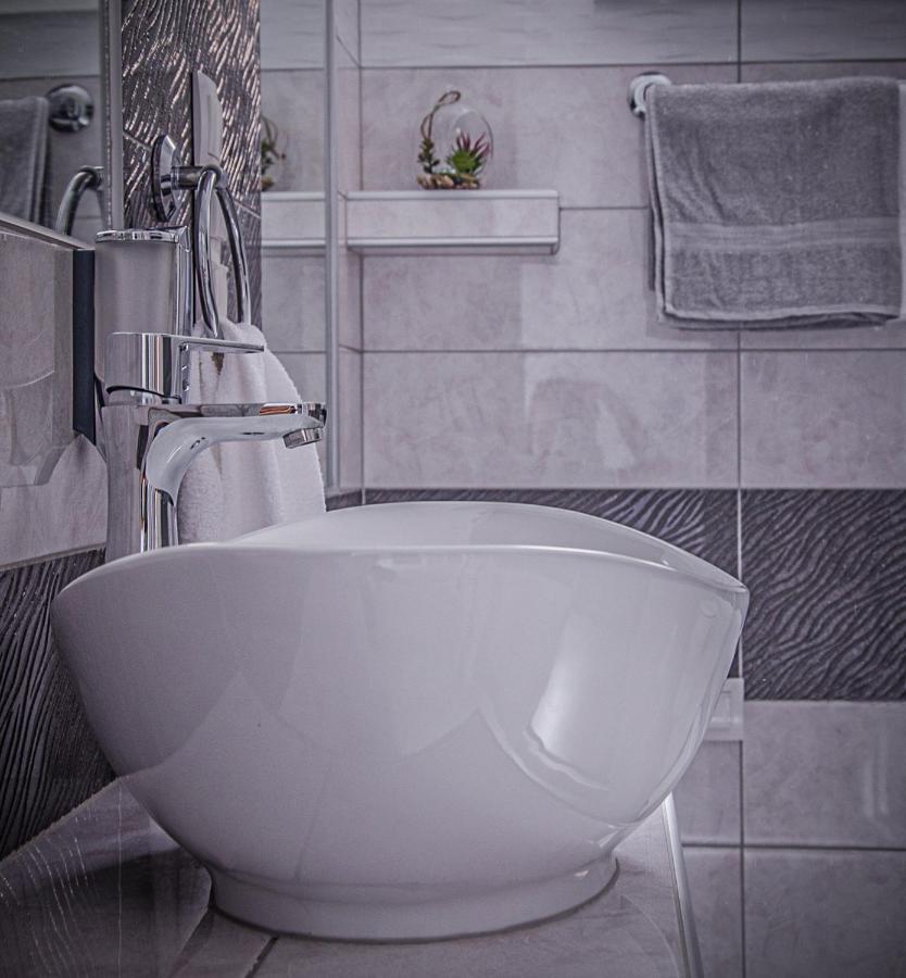 Orosháza Oros House Apartmanhaz מראה חיצוני תמונה