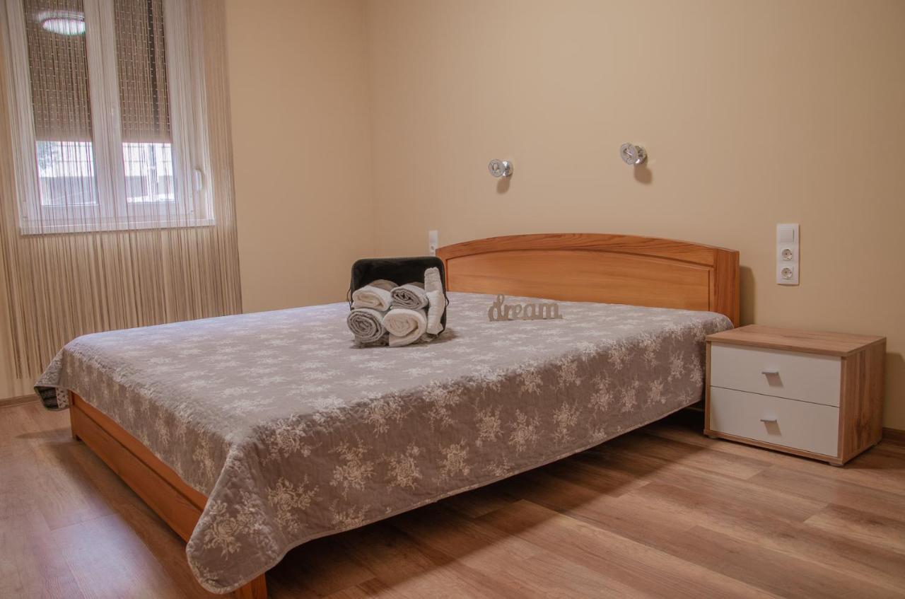 Orosháza Oros House Apartmanhaz מראה חיצוני תמונה