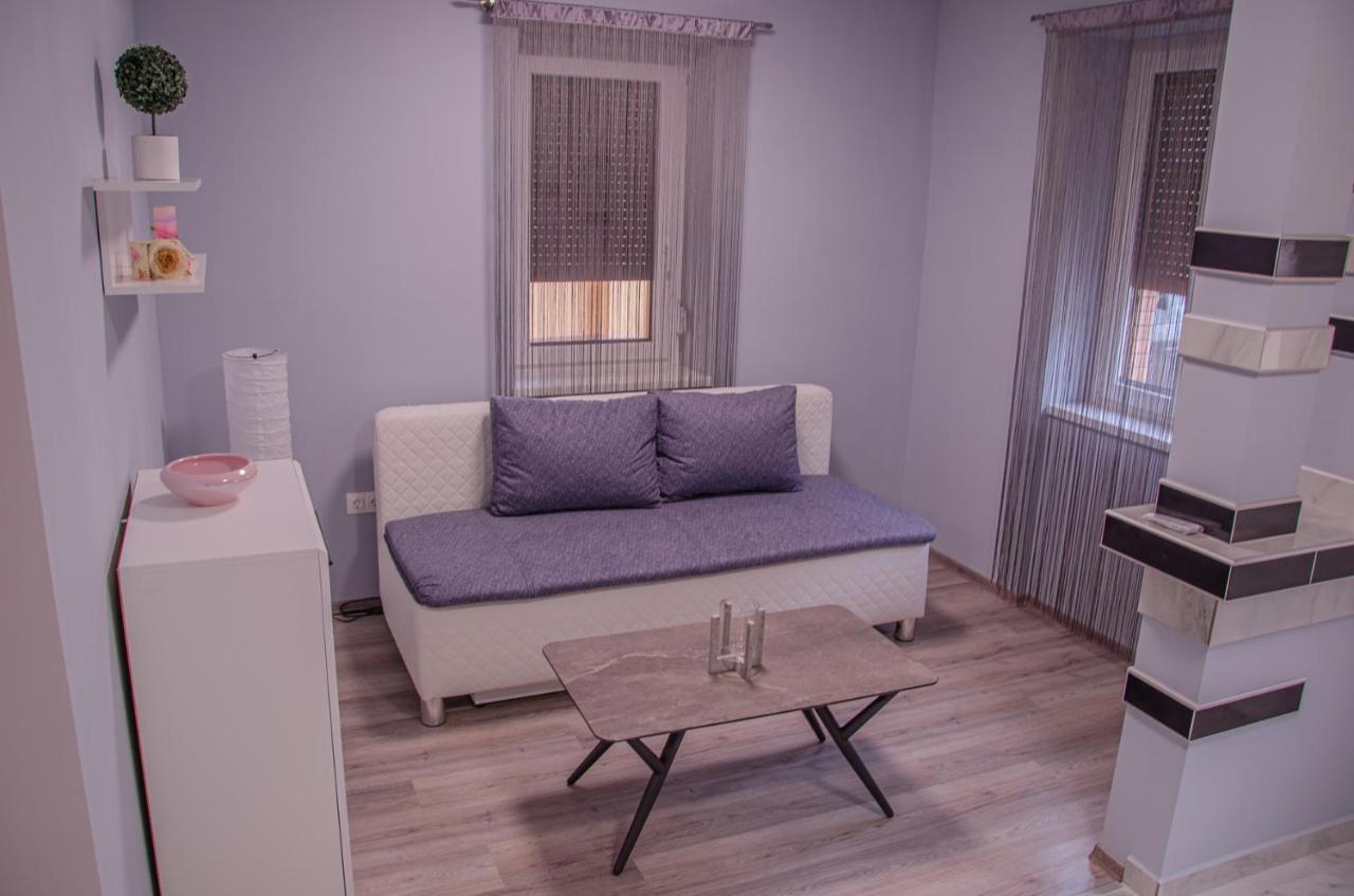Orosháza Oros House Apartmanhaz מראה חיצוני תמונה
