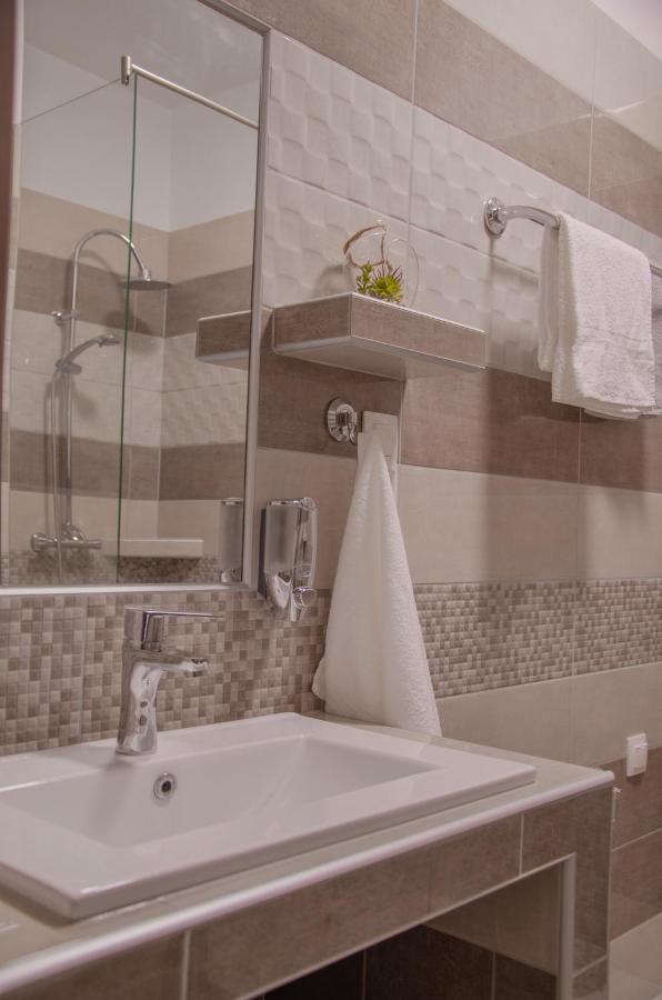 Orosháza Oros House Apartmanhaz מראה חיצוני תמונה