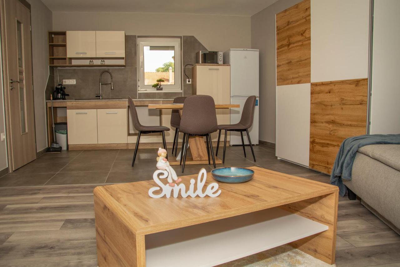 Orosháza Oros House Apartmanhaz מראה חיצוני תמונה