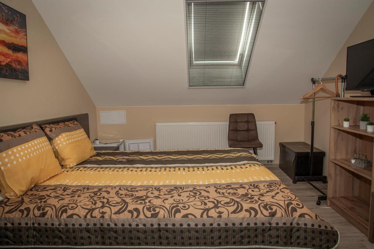 Orosháza Oros House Apartmanhaz מראה חיצוני תמונה