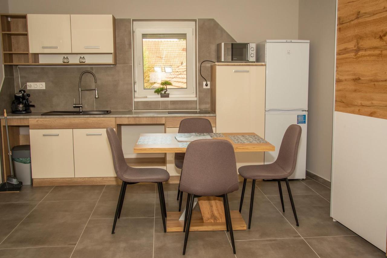 Orosháza Oros House Apartmanhaz מראה חיצוני תמונה