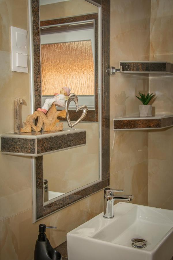 Orosháza Oros House Apartmanhaz מראה חיצוני תמונה