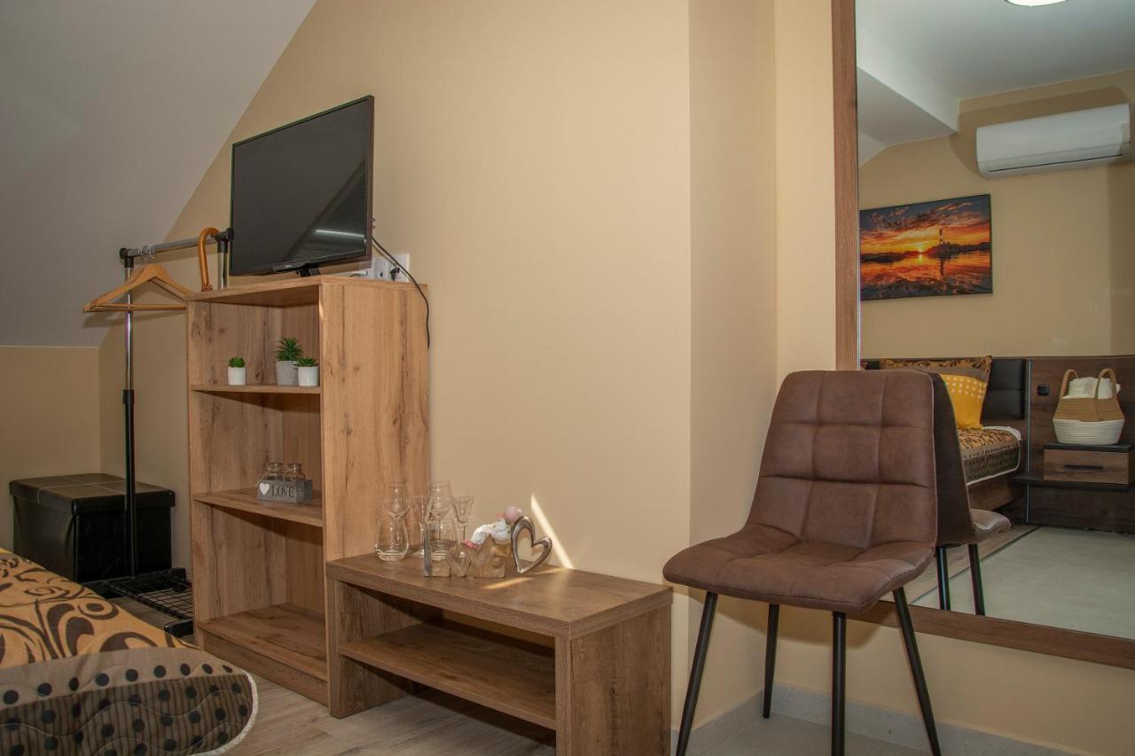 Orosháza Oros House Apartmanhaz מראה חיצוני תמונה